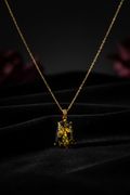 DR-11 Green Amber Pendant Necklace